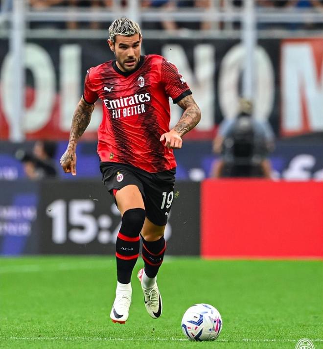 再由边后卫 再由边后卫